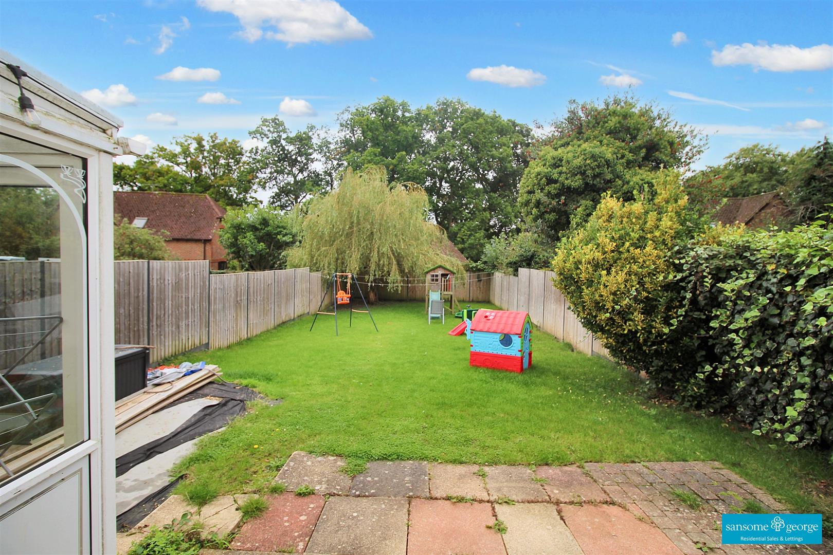 2 bed property in Blewbury Drive, Reading
